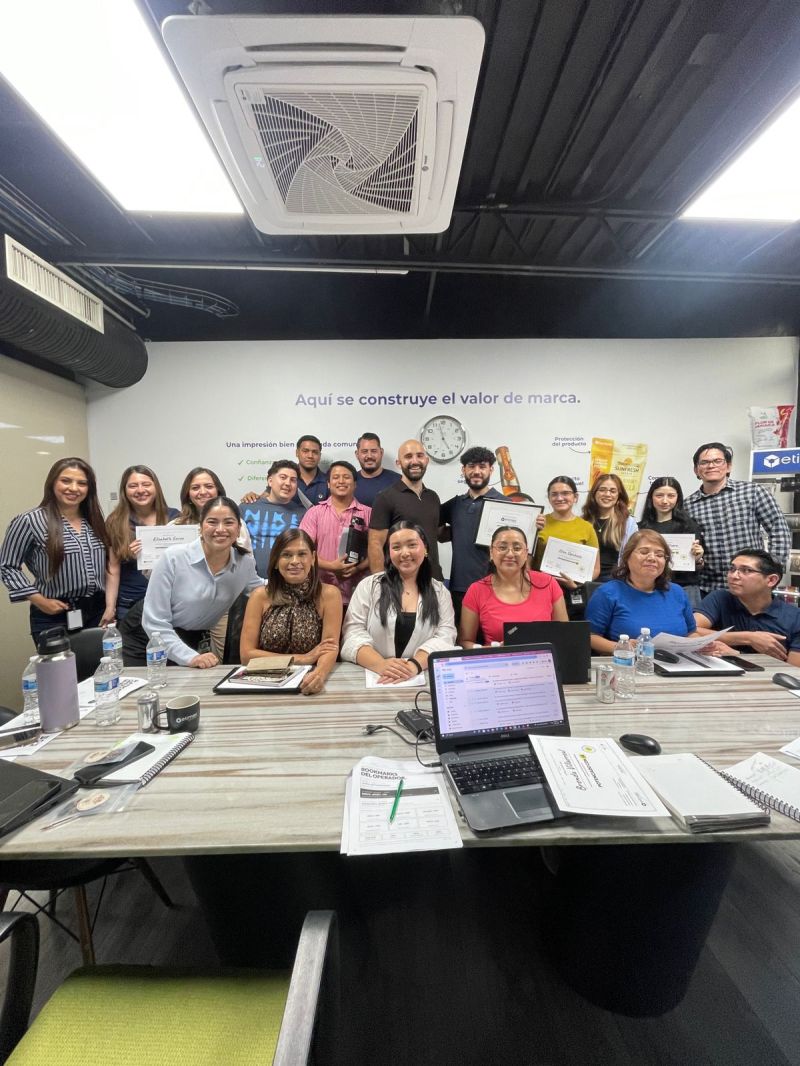 Taller de IA para 42 expertos en Etimex, Monterrey